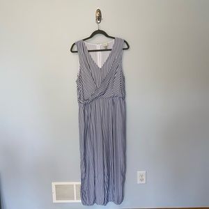 Navy blue and white striped jumper💫